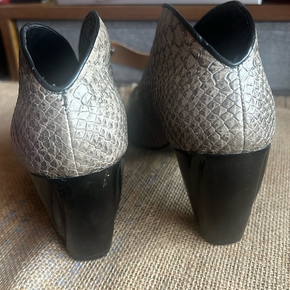 Salpy Geneva Bootie  ( size 7.5) - Picture 9 of 17